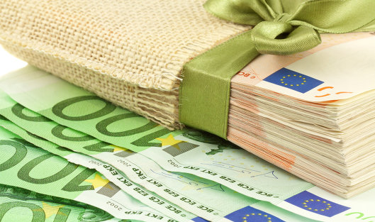 Официальный курс евро на пятницу вырос до 68,09 рубля
