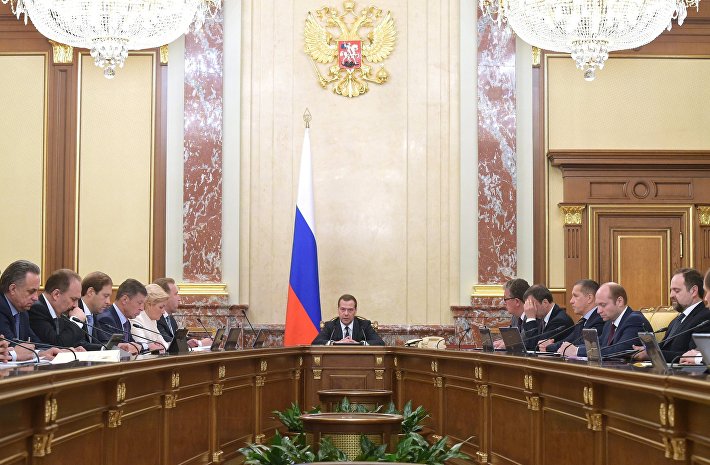 Медведев проведет совещание о развитии дорожного хозяйства в РФ