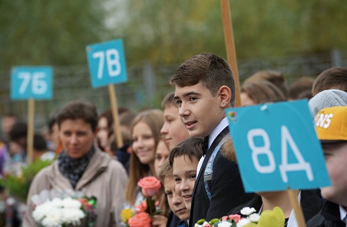 Около 6 млн мест не хватает в российских школах - Голодец