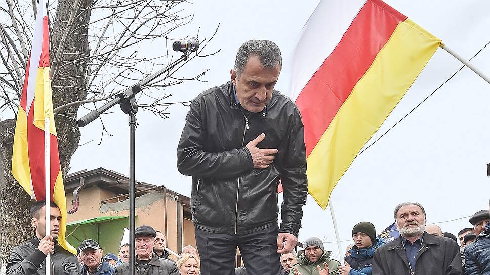 Новый глава республики Анатолий Бибилов пообещал добиться ее вхождения в состав РФ