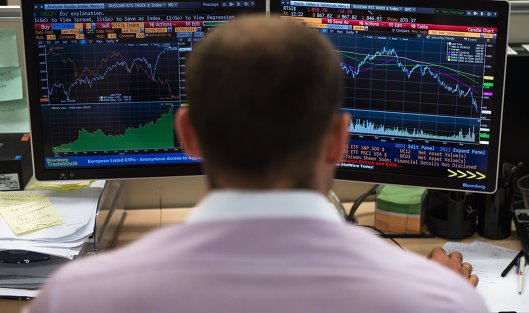 Рынок акций РФ по индексу ММВБ упал к минимумам с ноября прошлого года