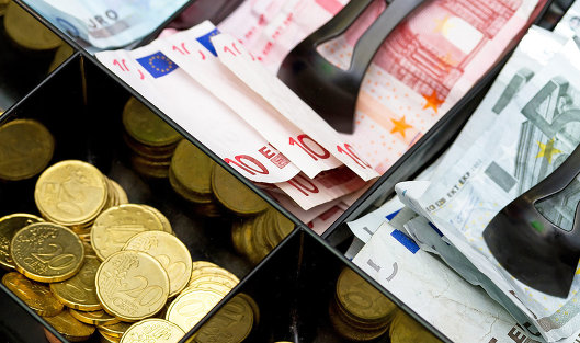 Официальный курс евро на выходные и понедельник вырос до 68,95 руб