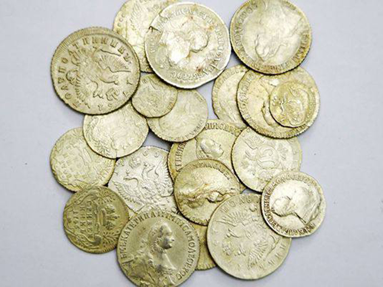 Эксперты рассказали о реставрации старинных монет с изображением трех императриц - МК