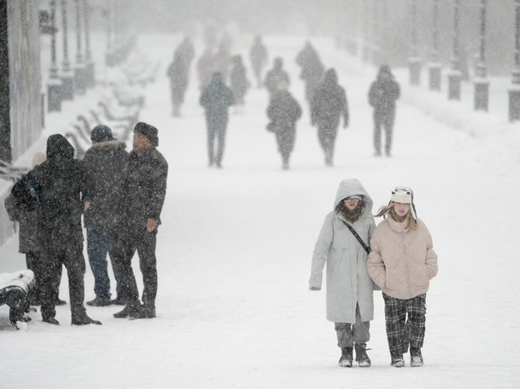 Москву накрыл снежный армагеддон: массовые аварии, 10-балльные пробки - МК